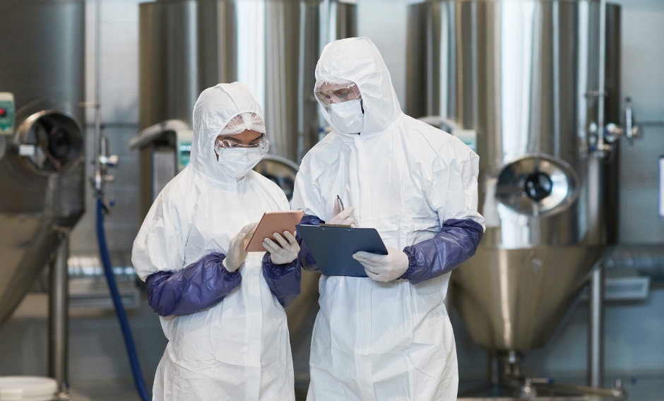 Why Dispowear’s Disposable Protective Clothing is Essential for Cleanroom Environments